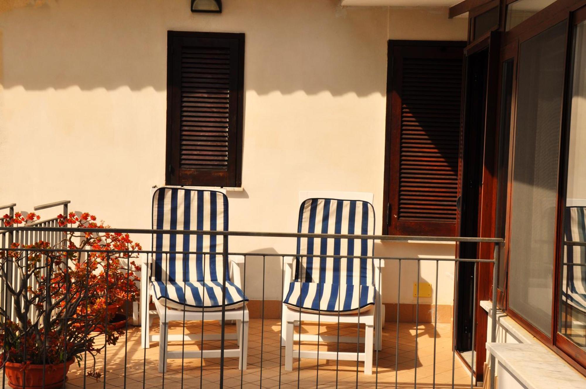 Villa Laura Sea View Apartments ซานตามาเรีย ดิ กาสเตลลาบาเต ห้อง รูปภาพ