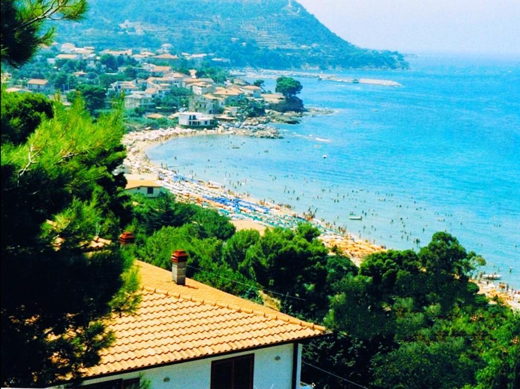 Villa Laura Sea View Apartments ซานตามาเรีย ดิ กาสเตลลาบาเต ภายนอก รูปภาพ
