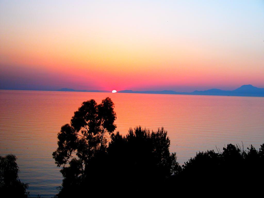 Villa Laura Sea View Apartments ซานตามาเรีย ดิ กาสเตลลาบาเต ภายนอก รูปภาพ