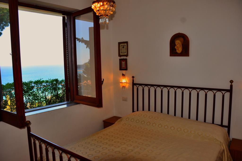 Villa Laura Sea View Apartments ซานตามาเรีย ดิ กาสเตลลาบาเต ภายนอก รูปภาพ