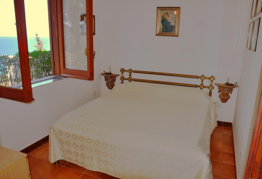 Villa Laura Sea View Apartments ซานตามาเรีย ดิ กาสเตลลาบาเต ภายนอก รูปภาพ