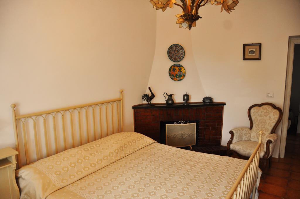 Villa Laura Sea View Apartments ซานตามาเรีย ดิ กาสเตลลาบาเต ภายนอก รูปภาพ