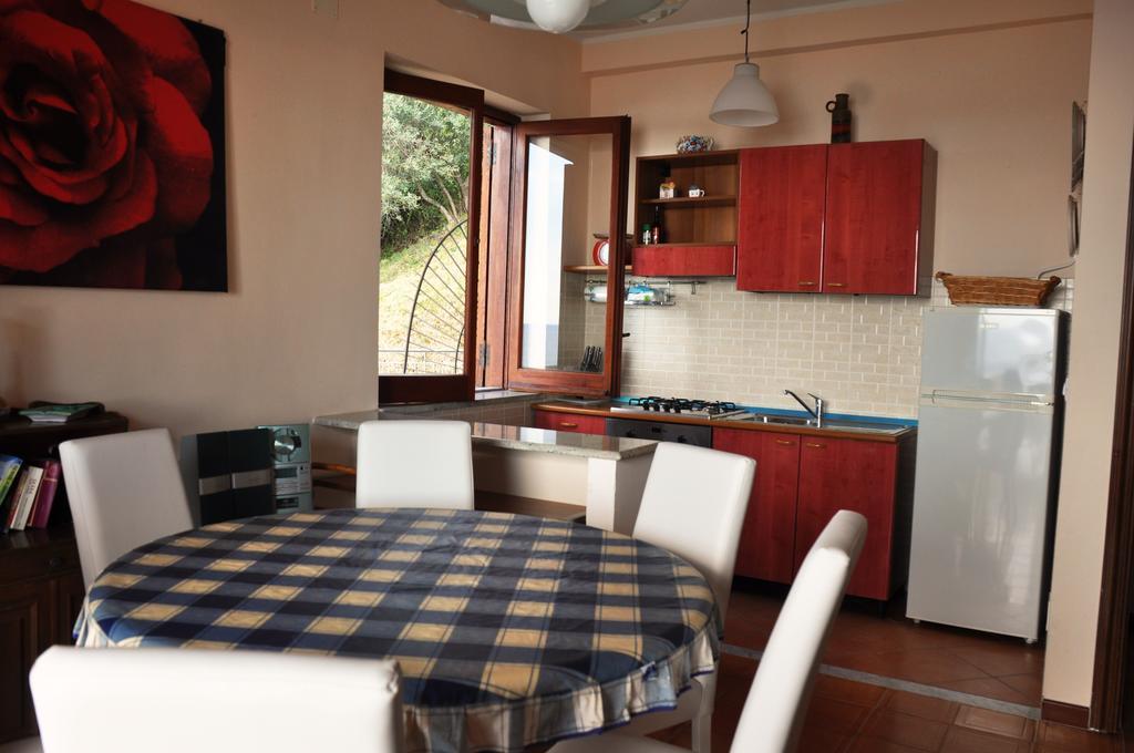 Villa Laura Sea View Apartments ซานตามาเรีย ดิ กาสเตลลาบาเต ภายนอก รูปภาพ