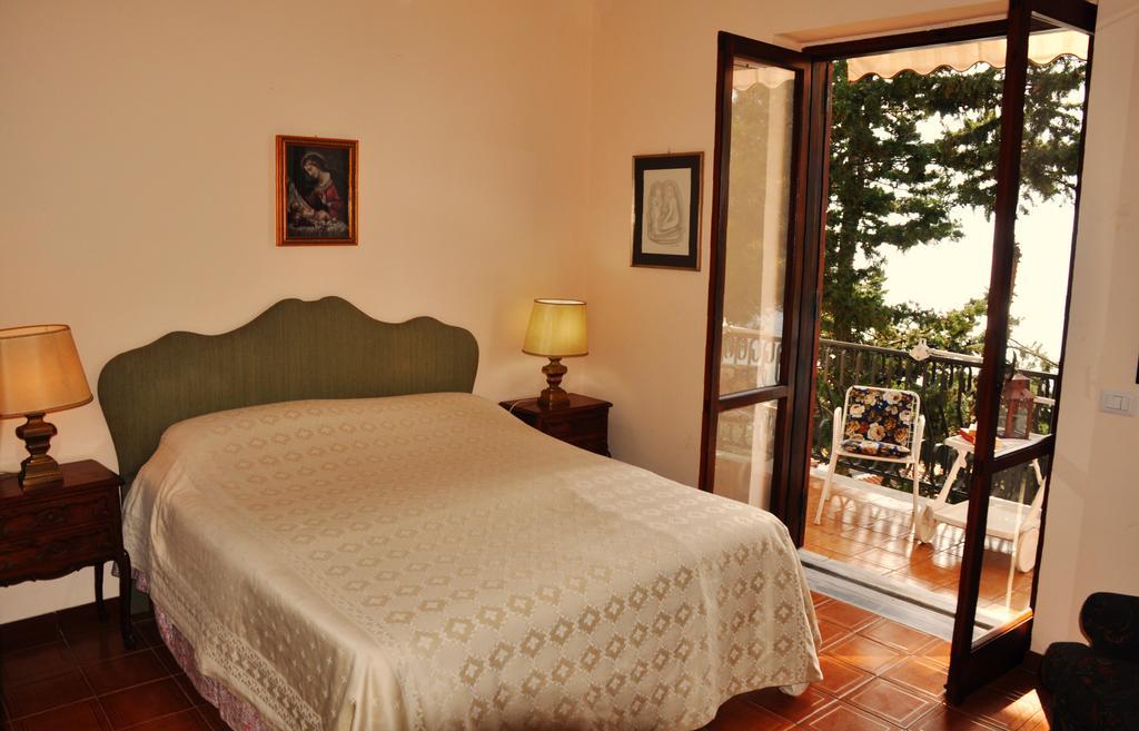 Villa Laura Sea View Apartments ซานตามาเรีย ดิ กาสเตลลาบาเต ภายนอก รูปภาพ