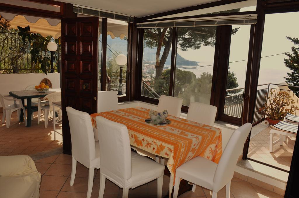 Villa Laura Sea View Apartments ซานตามาเรีย ดิ กาสเตลลาบาเต ภายนอก รูปภาพ