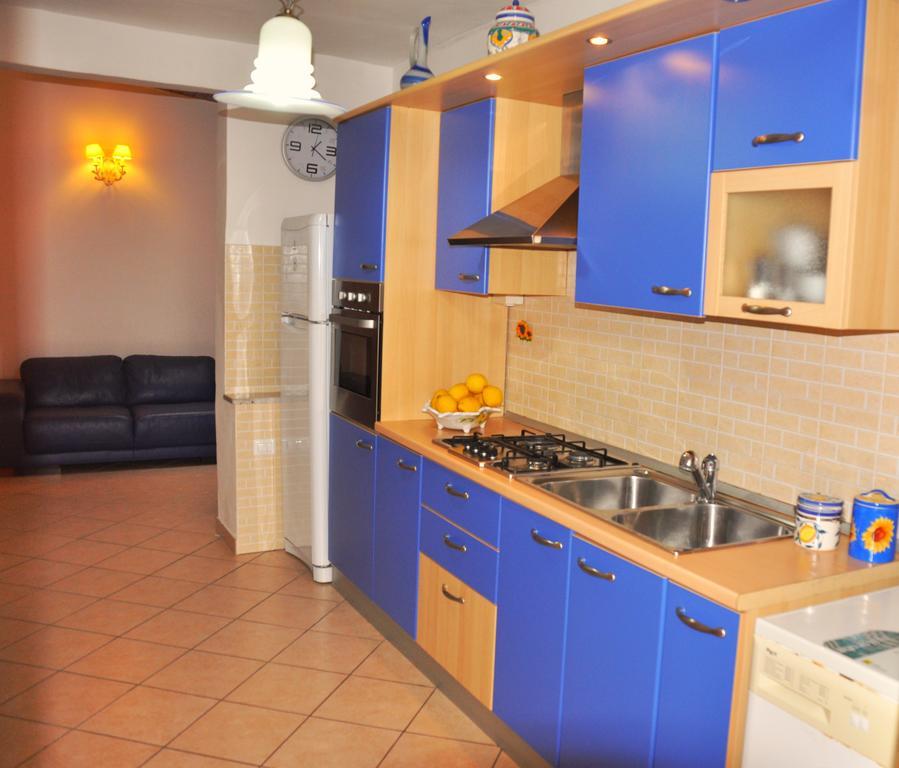 Villa Laura Sea View Apartments ซานตามาเรีย ดิ กาสเตลลาบาเต ภายนอก รูปภาพ
