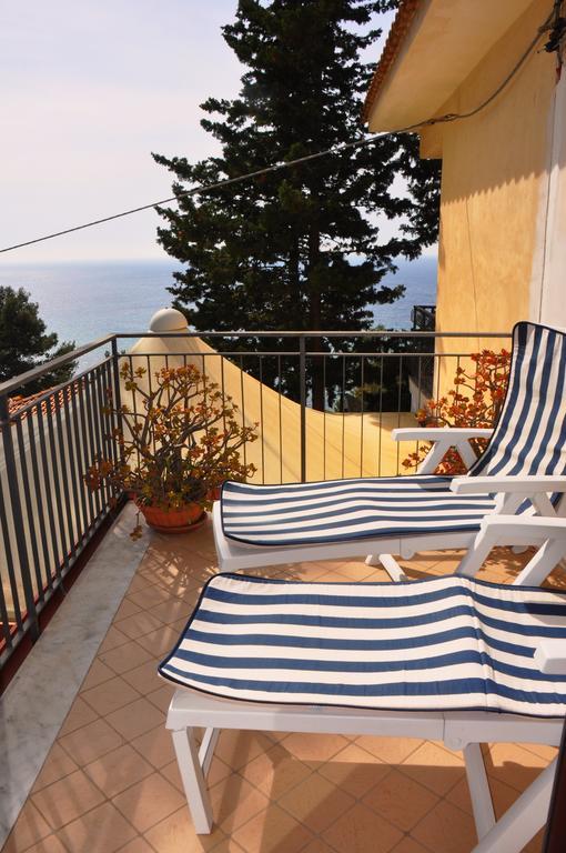 Villa Laura Sea View Apartments ซานตามาเรีย ดิ กาสเตลลาบาเต ภายนอก รูปภาพ