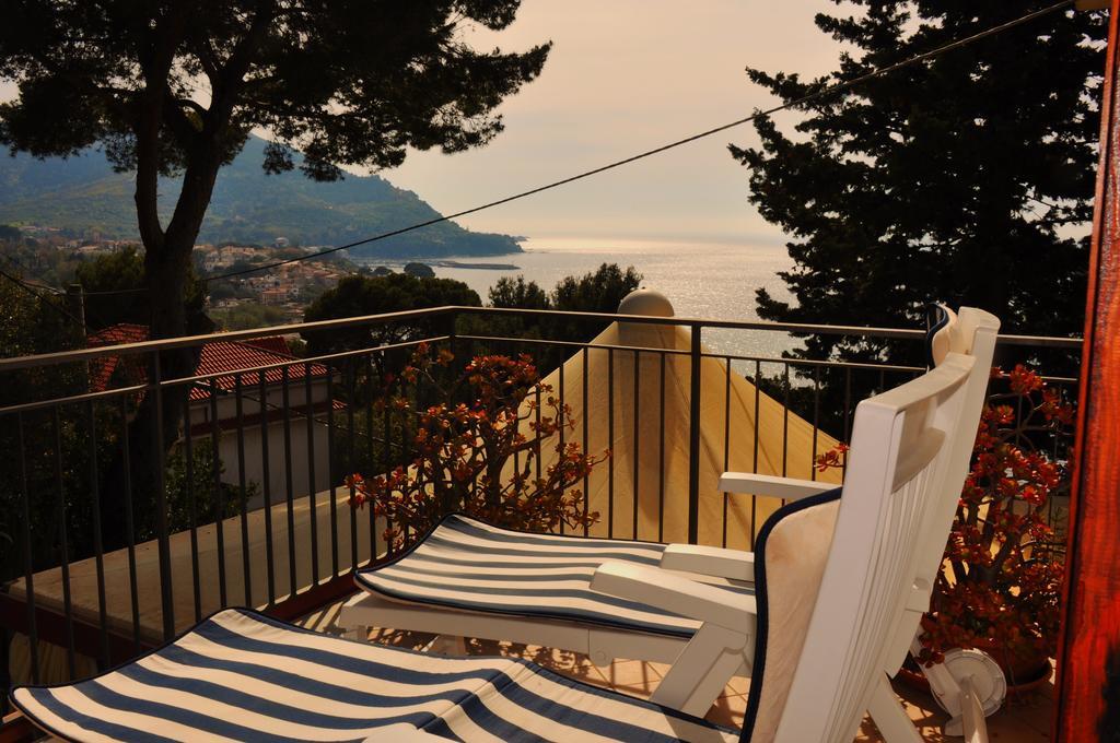 Villa Laura Sea View Apartments ซานตามาเรีย ดิ กาสเตลลาบาเต ภายนอก รูปภาพ