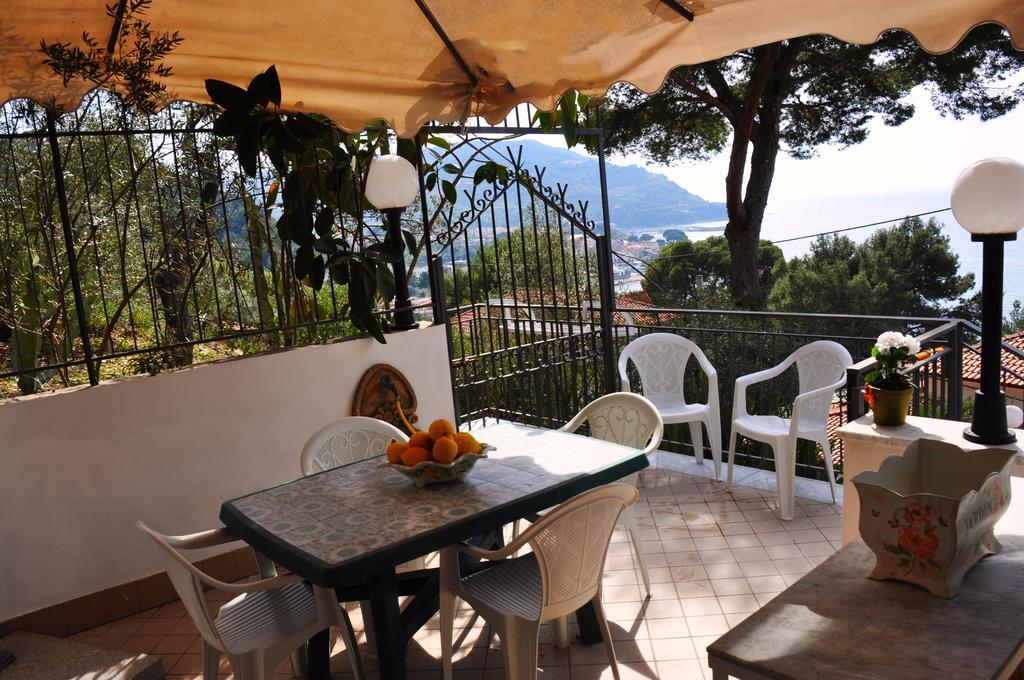 Villa Laura Sea View Apartments ซานตามาเรีย ดิ กาสเตลลาบาเต ภายนอก รูปภาพ