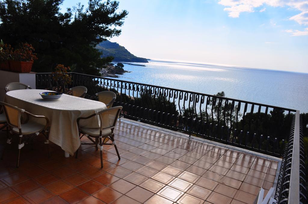 Villa Laura Sea View Apartments ซานตามาเรีย ดิ กาสเตลลาบาเต ภายนอก รูปภาพ